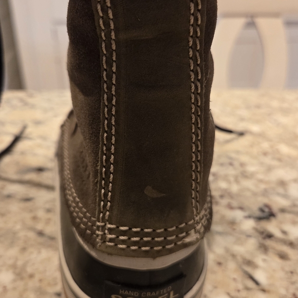 Sorel Black and Olive Green Suede with tan fur boots Size 8 in original box.